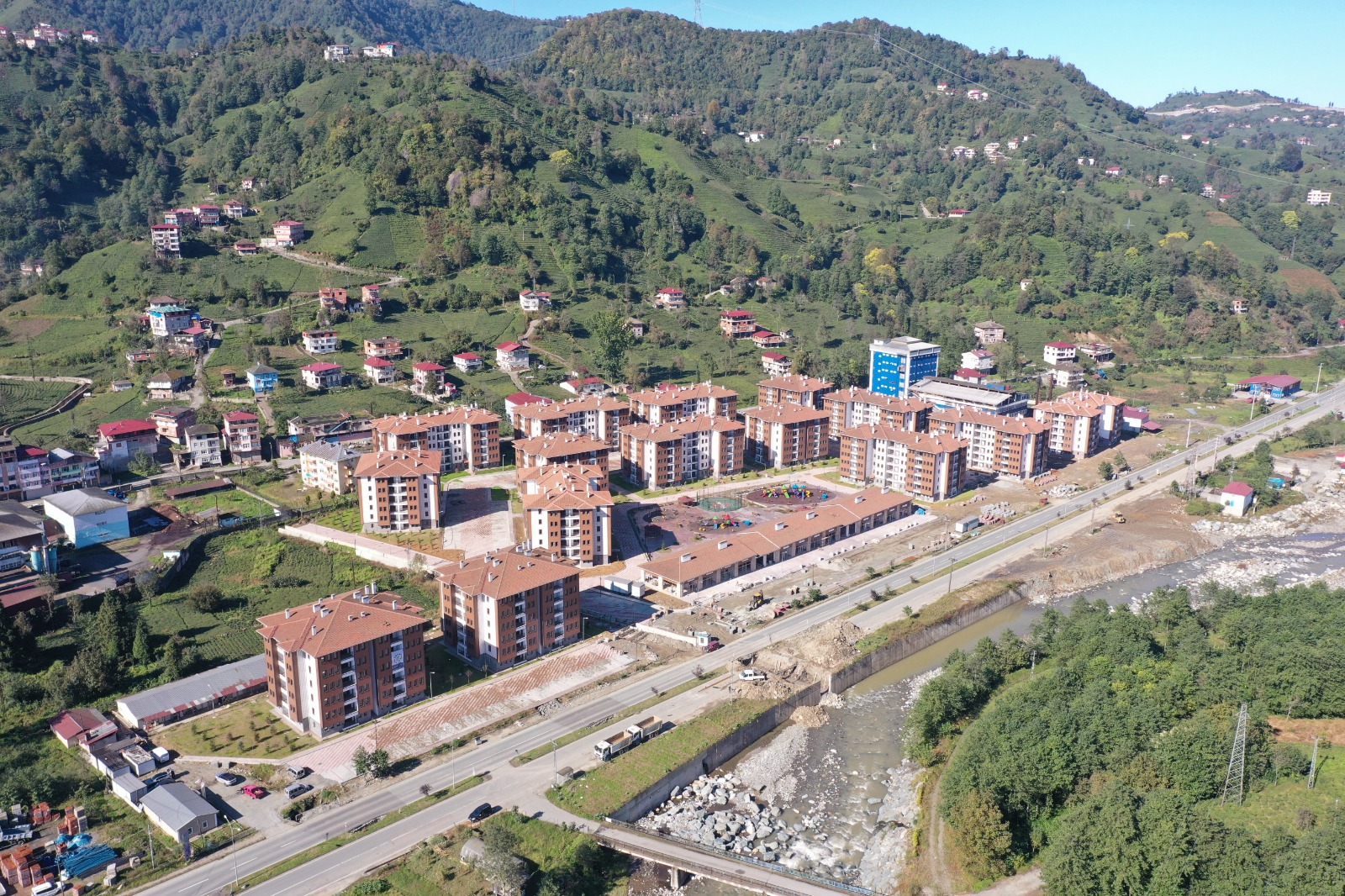 Depremzedelerin yeni konutları Rize'de kura ile belirlendi