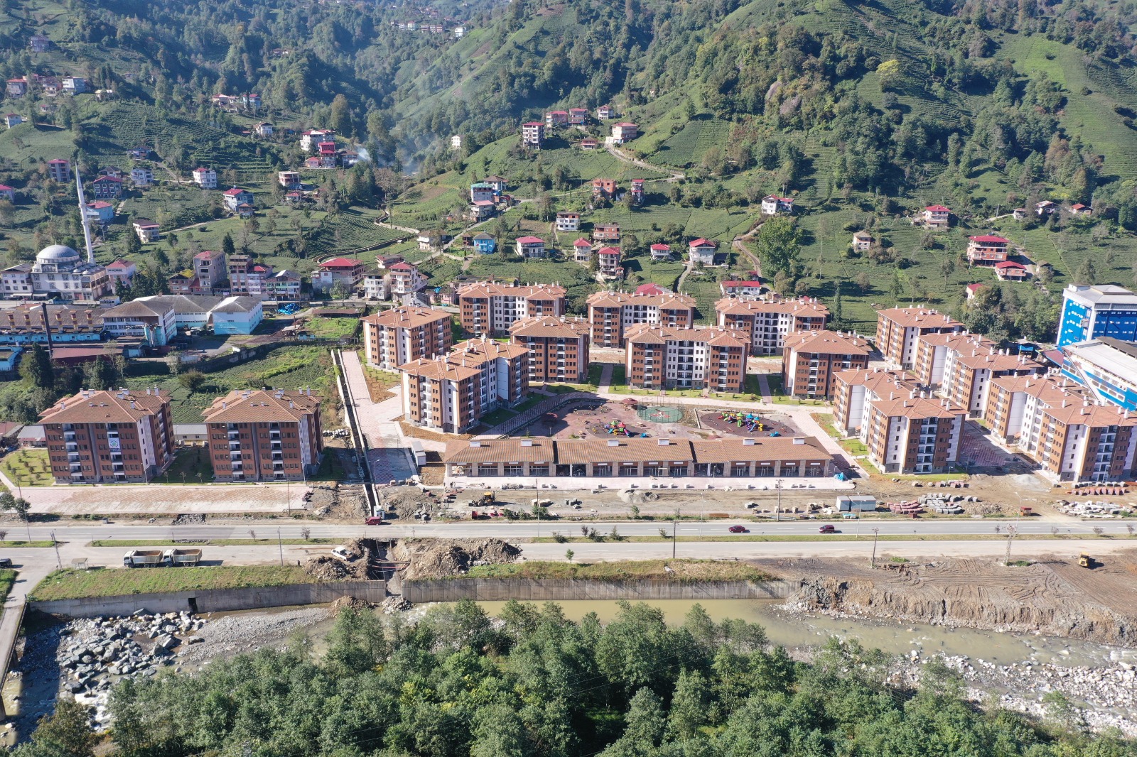 Depremzedelerin yeni konutları Rize'de kura ile belirlendi