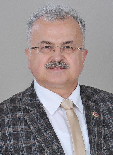 Prof. Dr. Reşat KASAP
2014 yerel seçimlerinde 2014-2019 dönemi Rize Belediye Başkanı seçilen Kasap, evli olup Batıner ve Lena isimlerinde iki çocuk babasıdır.
