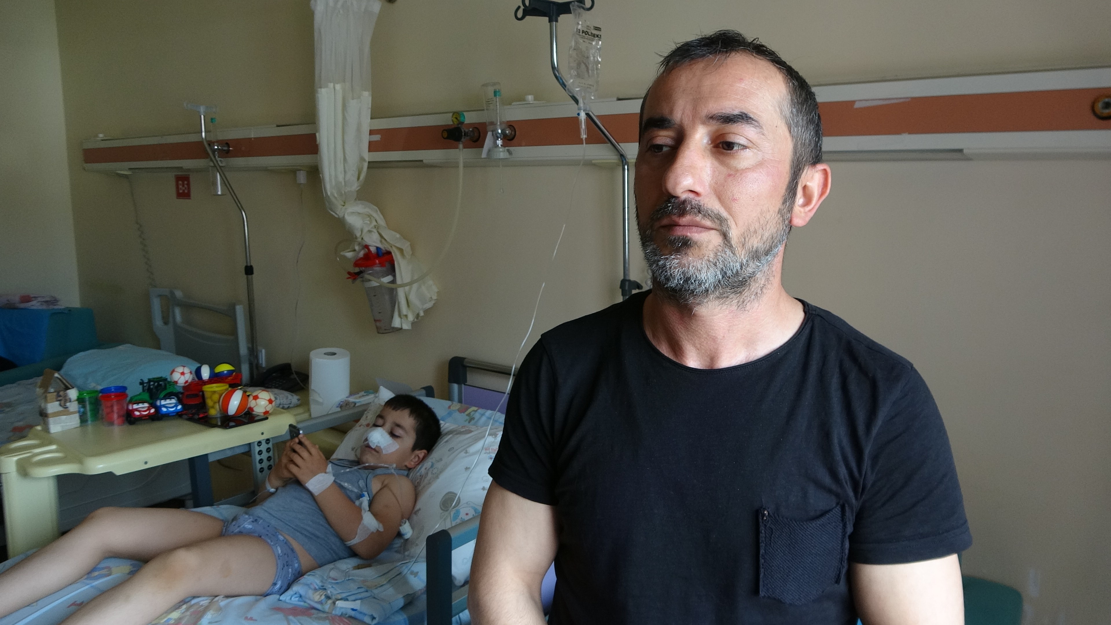 Rize'de küçük çocuk mıknatıslı topları yuttu, bağırsağı delindi