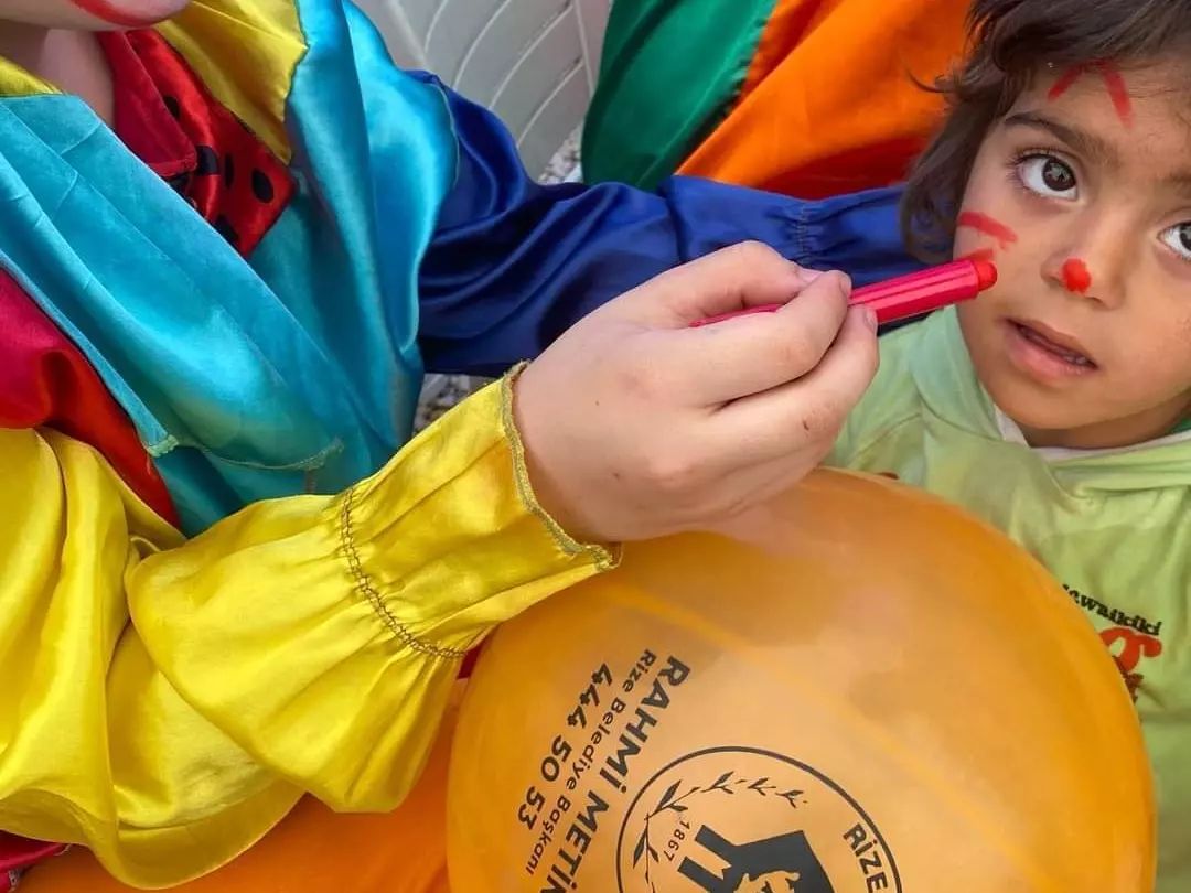 Rize'den 'Benimle Oynar mısın?' ekibi deprem bölgesinde