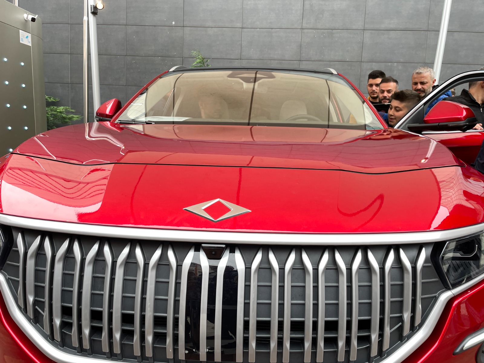 Rize'de sergilenen TOGG'a yoğun ilgi	