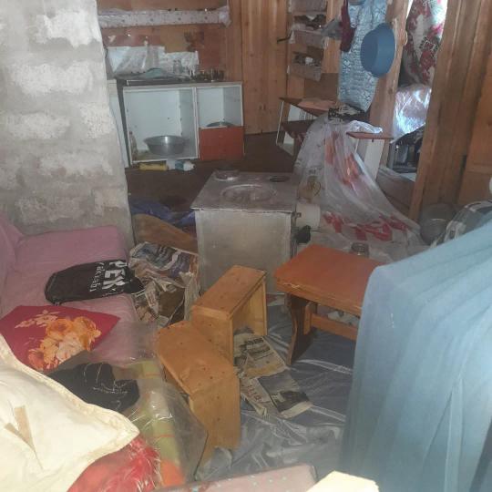 Aç kalan ayılar yayla evlerine dadandı, maddi hasara yol açtı