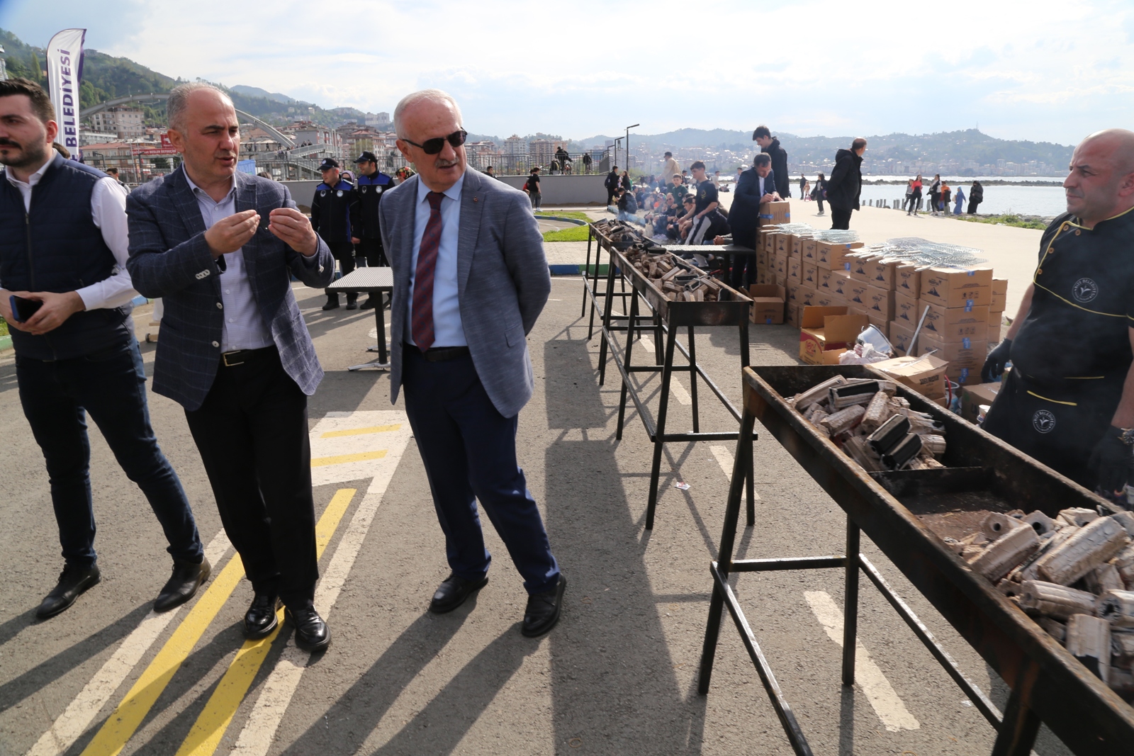 Gençlik Şöleni sucuk ekmek ile lezzetlendi