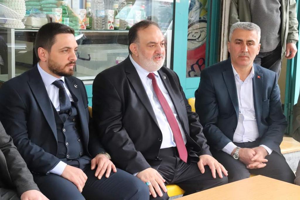 Milletvekili adayları çay üreticileri Dayanışma Derneği'nde kahvaltıda buluştu