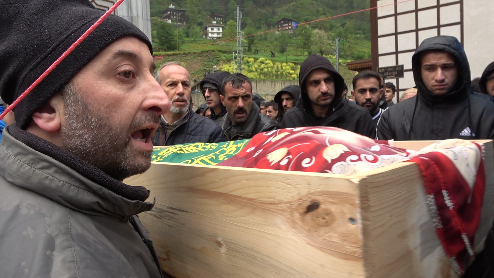 Çayeli Buzlupınar'daki kazada hayatını kaybeden 5 kişi son yolculuklarına uğurlandı