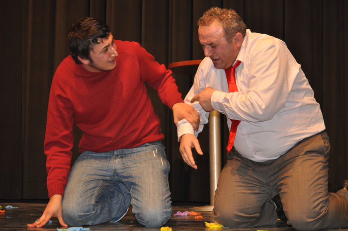 Yaklaşık 600 kişinin izlediği gösteri 2,5 saat sürdü.