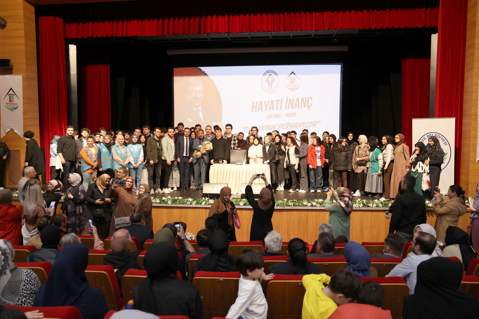 Hayati İnanç Rize'de 'Can veren pervaneler' isimli program gerçekleştirdi