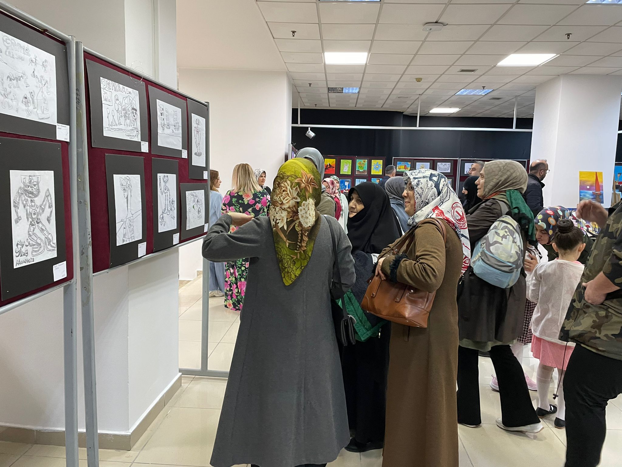 Rize’de ‘Sanat İyidir’ isimli resim sergisi düzenlendi