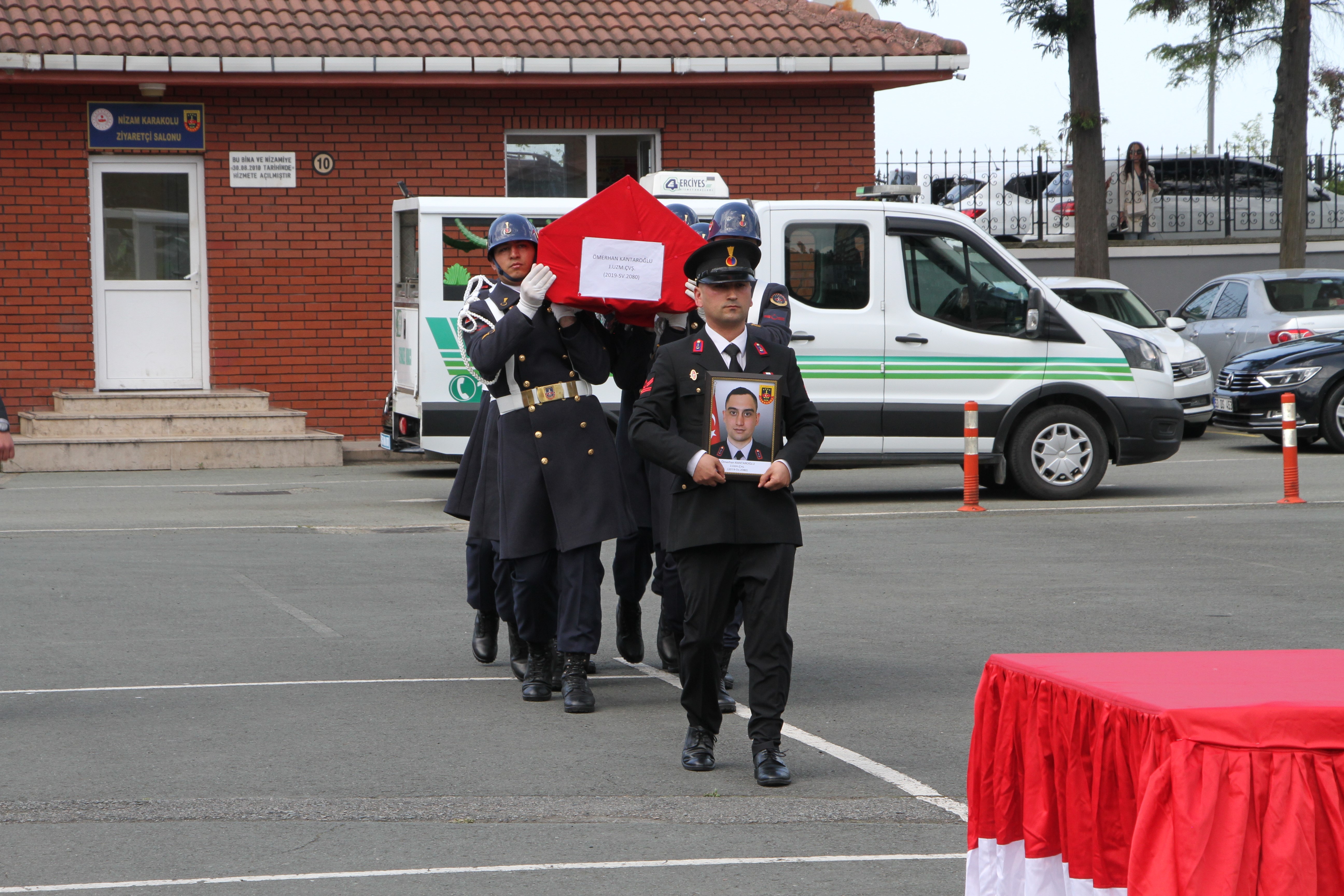 Rize'de kalp krizi sonucu vefat eden uzman çavuş defnedildi