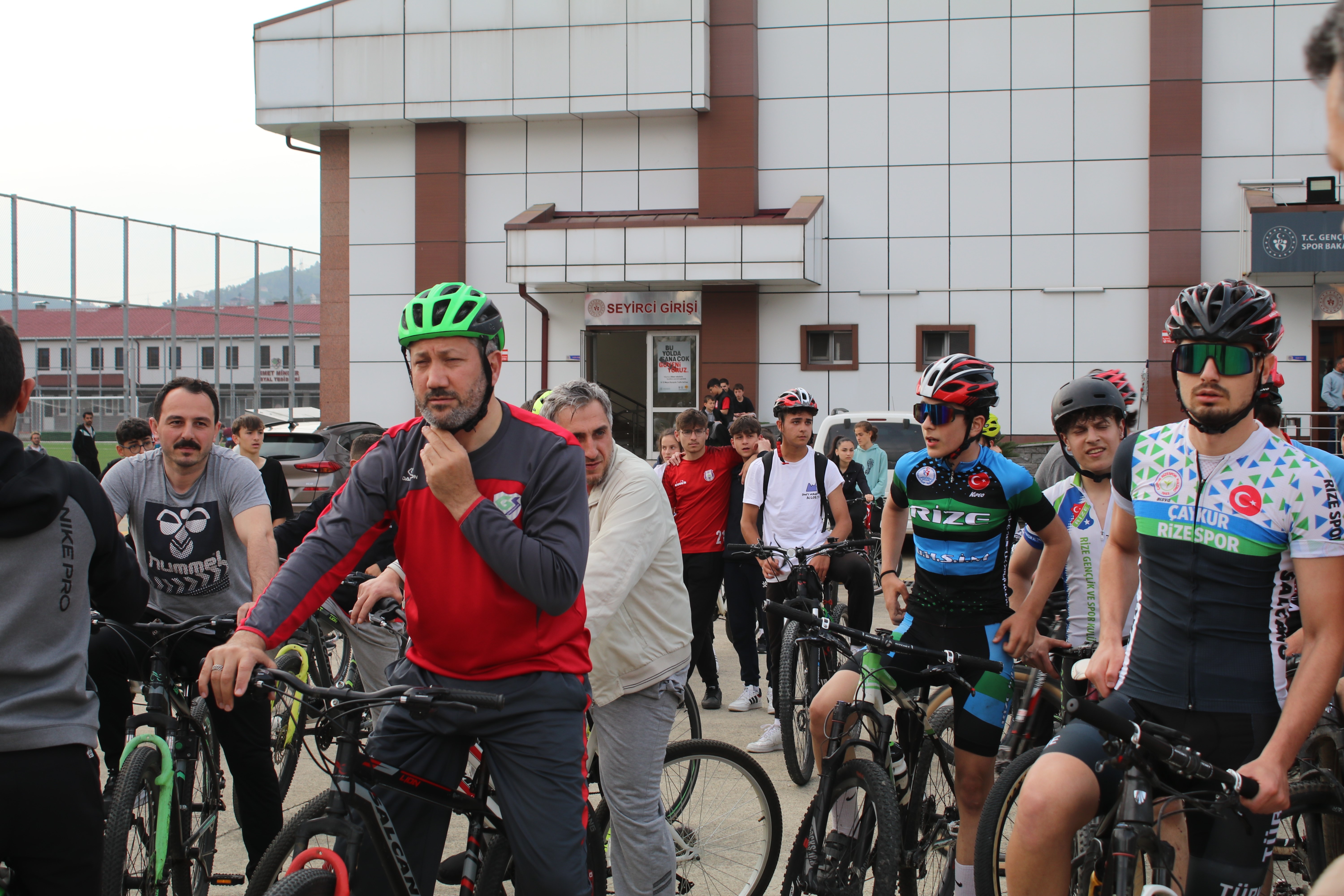 Rize’de bisiklet turu renkli görüntülere sahne oldu