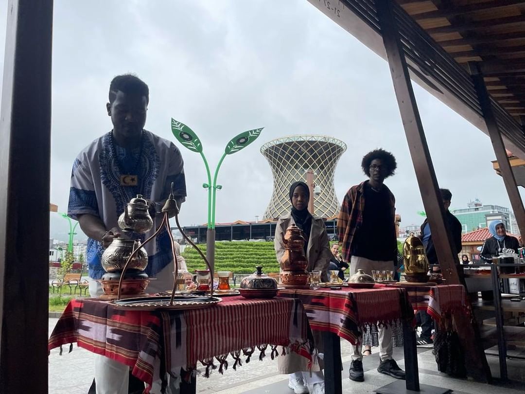 Yabancı uyruklu öğrenciler en iyi çayı demlemek için yarıştı 