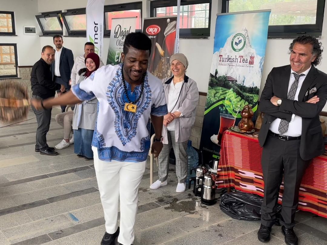 Yabancı uyruklu öğrenciler en iyi çayı demlemek için yarıştı 