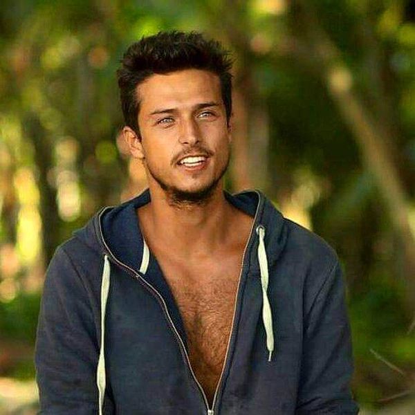 GÖKHAN KESER: Gökhan Keser, 9 Eylül 1987 tarihinde İzmir'de doğdu. Ailesi Rize'nin Pazar ilçesinden İzmir'e yerleşmiştir. Ailenin kökeni Rize'nin Çamlıhemşin ilçesine bağlı Kale köyüne kadar uzanmaktadır. 14 yaşında başladığı modellik kariyerinde ilk olarak 