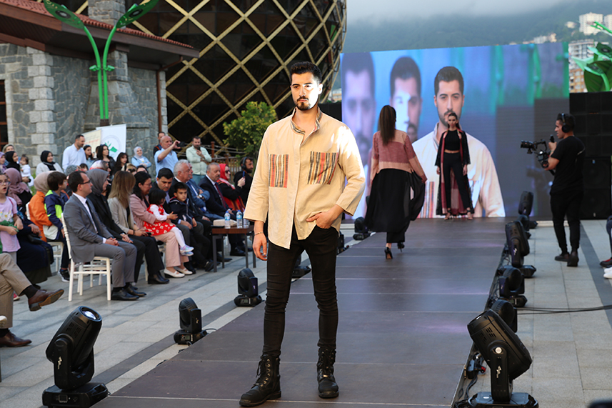 Çay Çarşısı’nda defile yapıldı