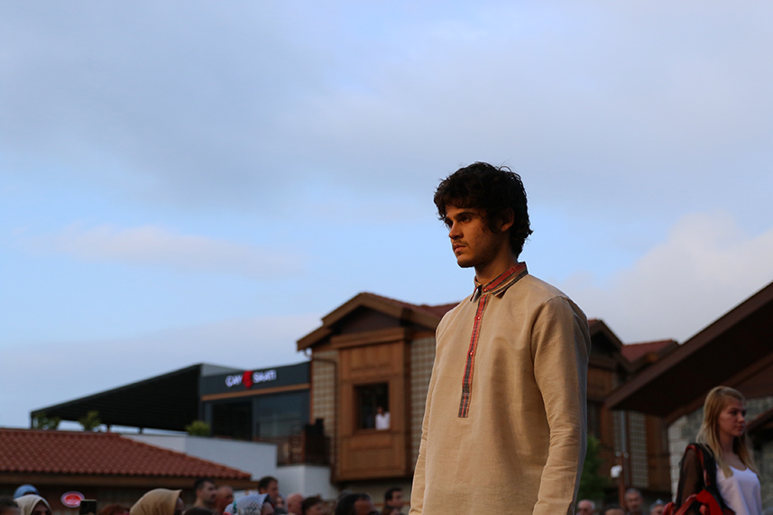 Çay Çarşısı’nda defile yapıldı