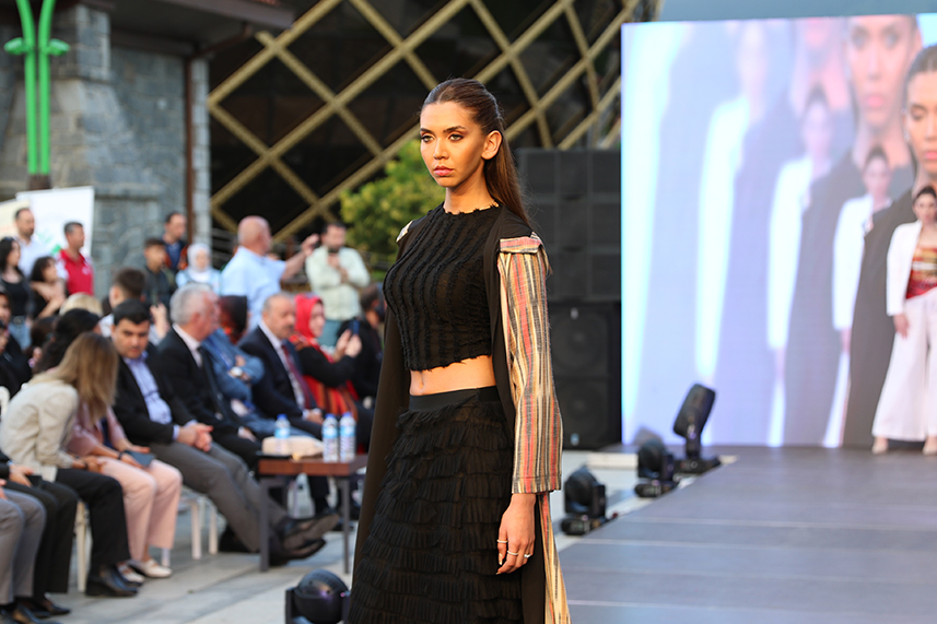 Çay Çarşısı’nda defile yapıldı