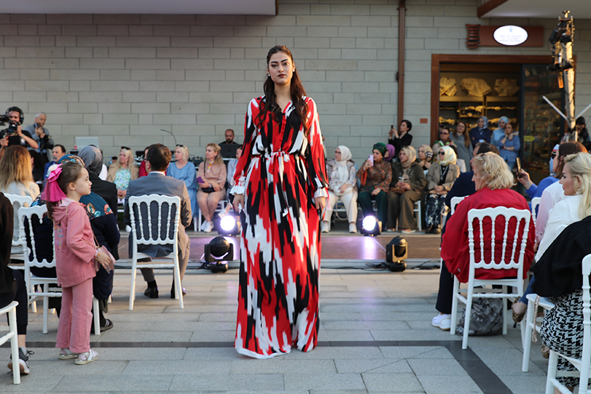 Çay Çarşısı’nda defile yapıldı