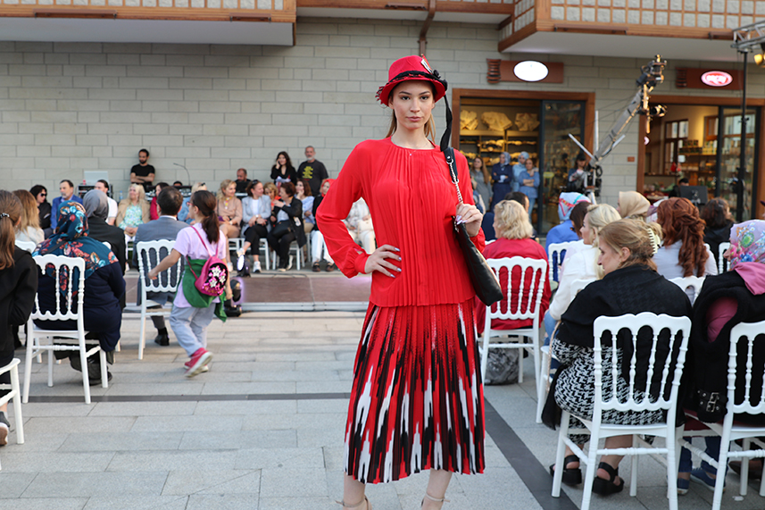 Çay Çarşısı’nda defile yapıldı