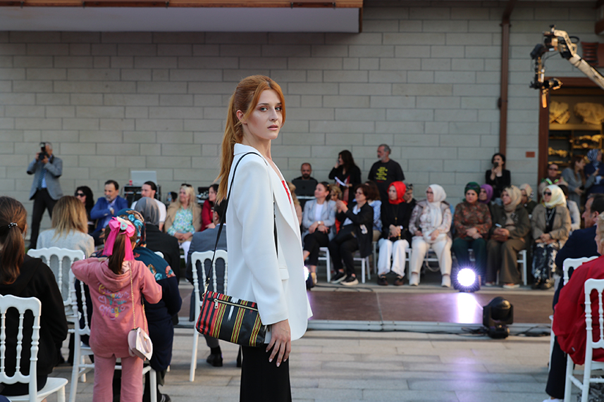 Çay Çarşısı’nda defile yapıldı