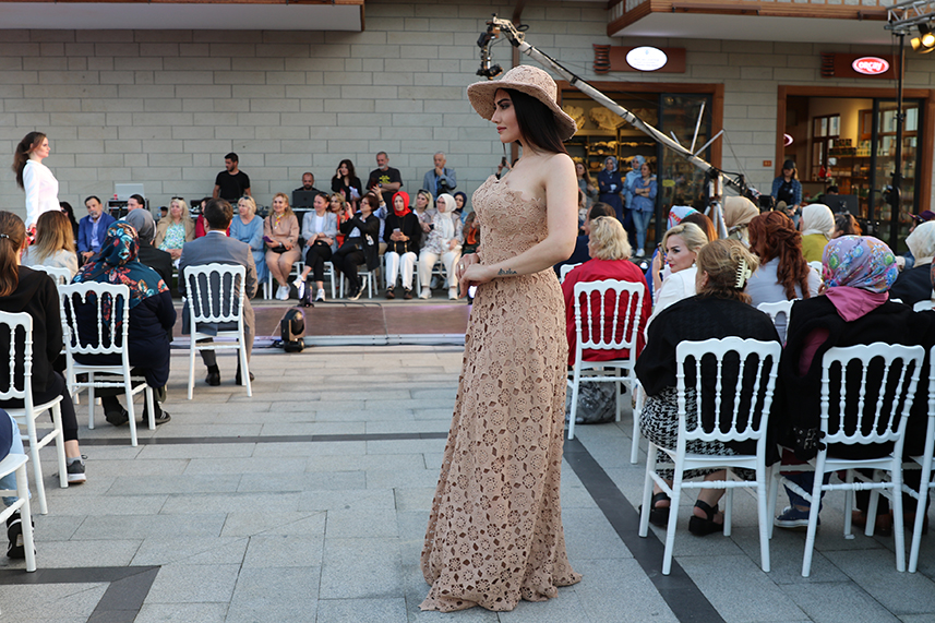 Çay Çarşısı’nda defile yapıldı