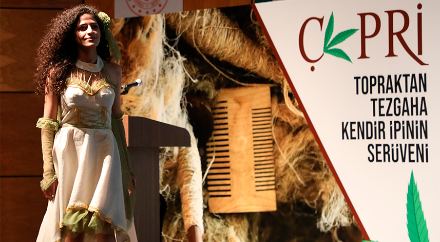 Rize bezinden üretilen kıyafetler defileyle tanıtıldı