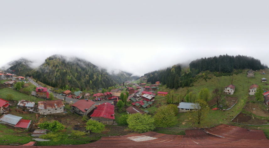 Ayder Yaylası;
Çamlıhemşin’de bulunan Ayder Yaylası, gerek kaplıcaları gerek doğal manzarasıyla Rize’ye gelen herkesin ilk uğradığı noktalardan biri olmaktadır. Yaylaya çıktığınız zaman, temiz havayı iyice içinize çekmenizi ve her anın tadını çıkarmanızı tavsiye ederiz.
