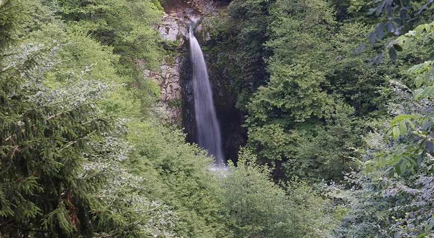 10- Akyamaç Şelalesi Tabiat Parkı