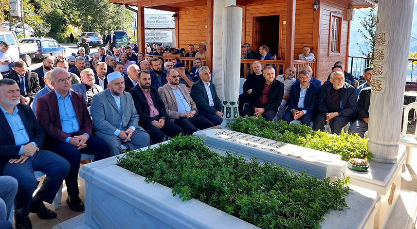 Rize’de Zavendikli Mustafa Hoca kabri başında anıldı 
