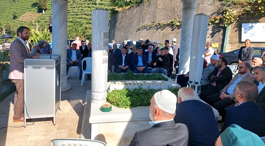 Rize’de Zavendikli Mustafa Hoca kabri başında anıldı 
