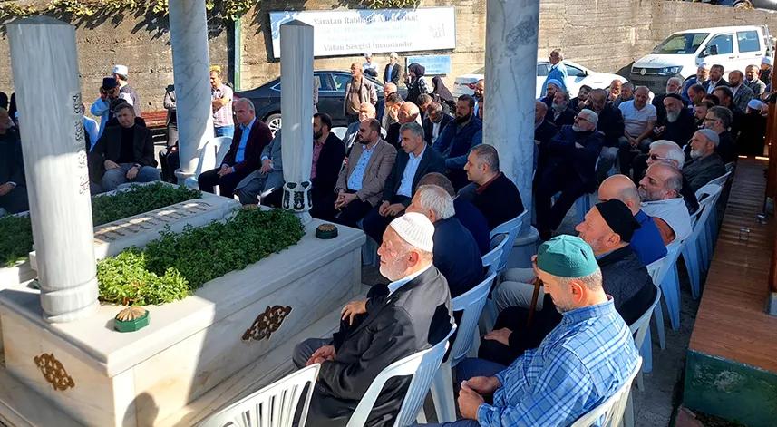 Rize’de Zavendikli Mustafa Hoca kabri başında anıldı 