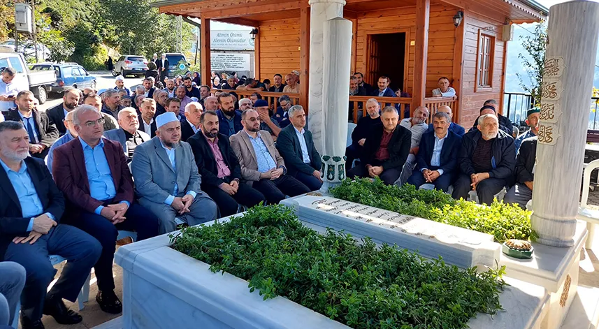 Rize’de Zavendikli Mustafa Hoca kabri başında anıldı 