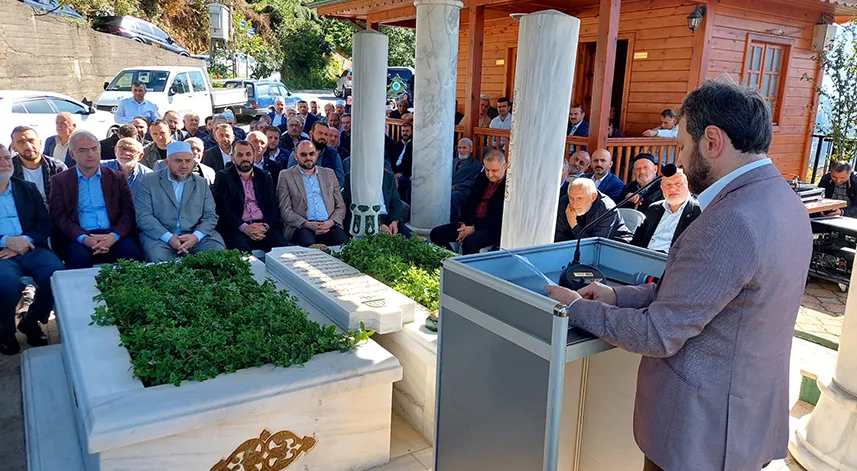 Rize’de Zavendikli Mustafa Hoca kabri başında anıldı 