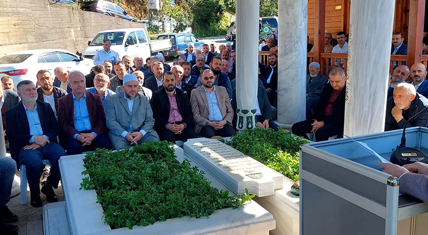 Rize’de Zavendikli Mustafa Hoca kabri başında anıldı 