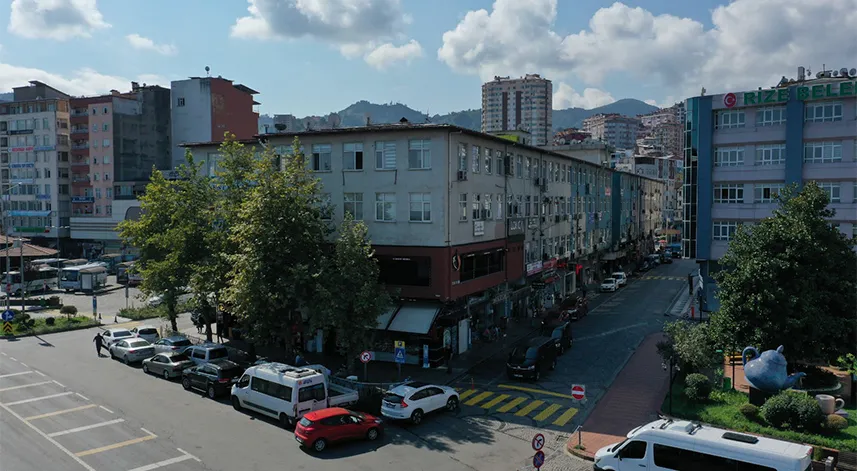 Burada kararlı bir duruşla en çok risk alan kişi Başkan Metin oldu. Başarı hikayesi de sağlam bir duruşla yazıldı. Halen bu alanda çalışmalar sürüyor. Yapıda ki teknik eksikler nedeniyle bir kaç sorun olduğunu duyuyor bu aksaklıkların bir an önce giderileceğine inanıyorum. 