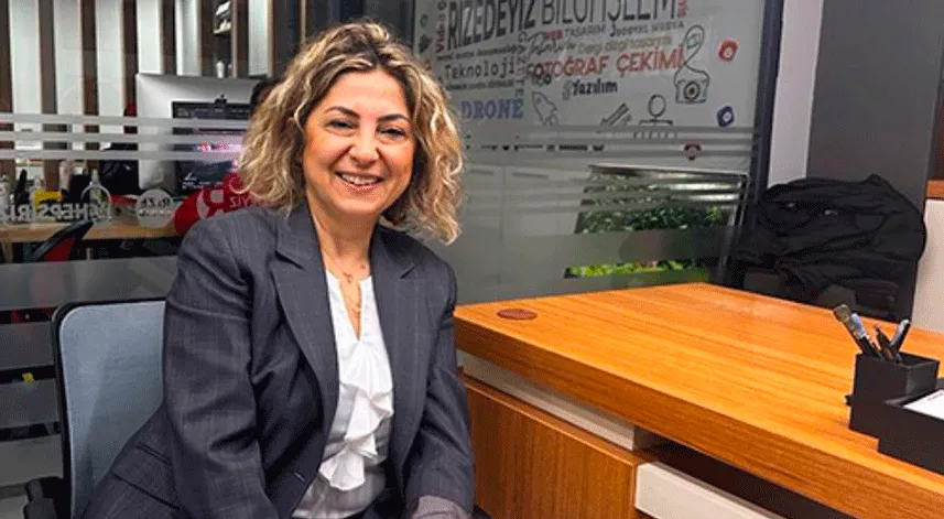 Evinde cam silerken dengesini kaybedip 5. kattan düşen CHP Rize eski İl Kadın Kolları Başkanı Nurdan Tavukçuoğlu Ardal, kaldırıldığı hastanede hayatını kaybetti.