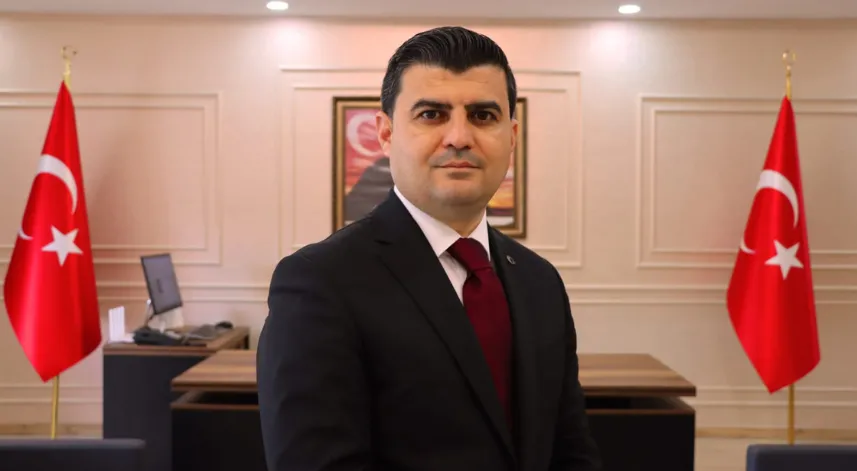 Rize’de 3 yıllık görev süresince dönem dönem vali vekilliği yürüten Gülhani Ozana Sarı, yürütmedeki uyumlu çalışmasıyla dikkat çekti.  Sarı, kararname ile Teftiş Kurulu Başkanlığı Mülkiye Müfettişliğine atandı.