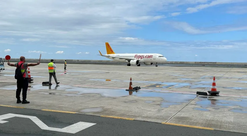 Rize-İzmir uçuş seferleri başladı. İlk uçak tam kapasiteyle Rize-Artvin Havalimanı'na iniş yaptı. 