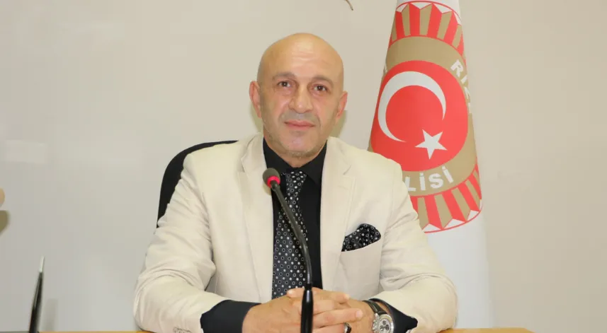 Rize İl Genel Meclisi Üyesi Telat Tüfekçi, geçirdiği kalp krizinin ardından hayatını kaybetti. 