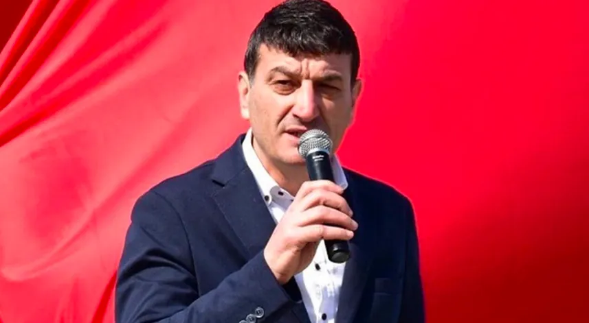 CHP Fındıklı İlçe Başkanı Kadirhan Kadıoğlu, geçirdiği kalp krizi sonucu hayatını kaybetti.