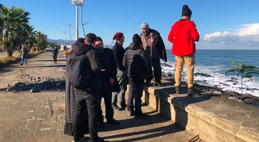 Ardeşen ilçesinde yaşayan Zeynep Bekar, 27 Kasım'da odun toplamak için gittiği sahilde fırtına nedeniyle oluşan dalgalara kapılıp kayboldu.