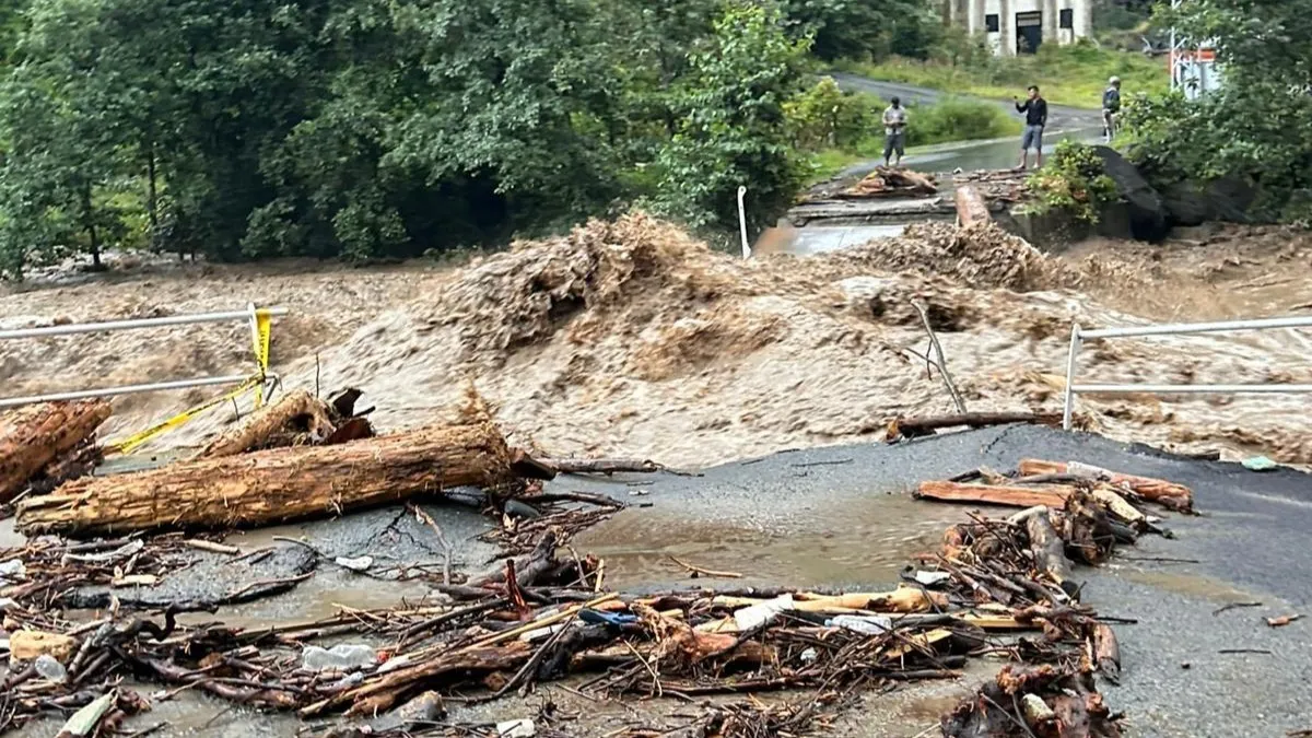 Rizede şiddetli yağış sel ve su baskınlarına neden oldu