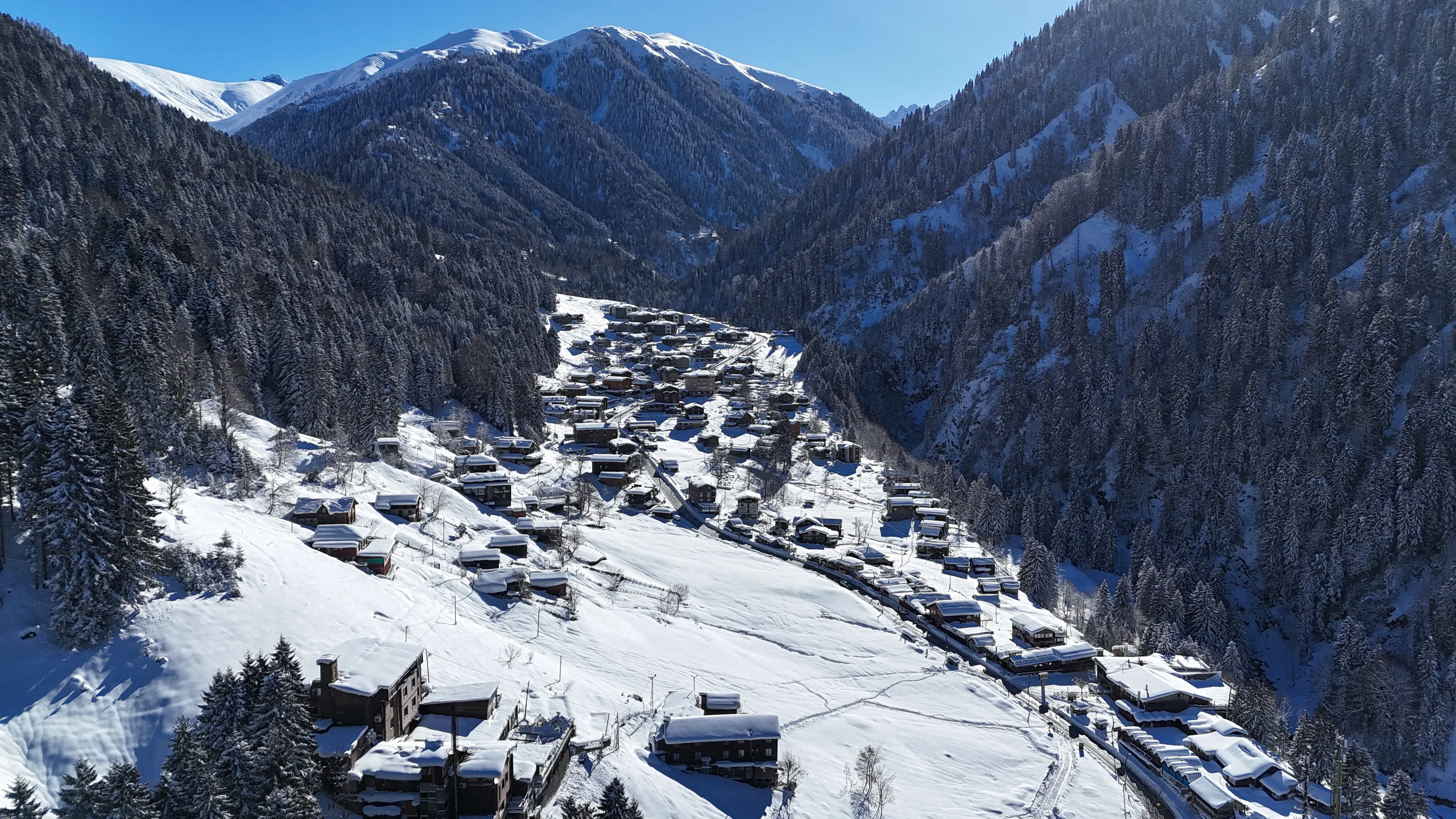 Rize Ayder Yaylası karla kaplandı: Drone ile muhteşem görüntüler