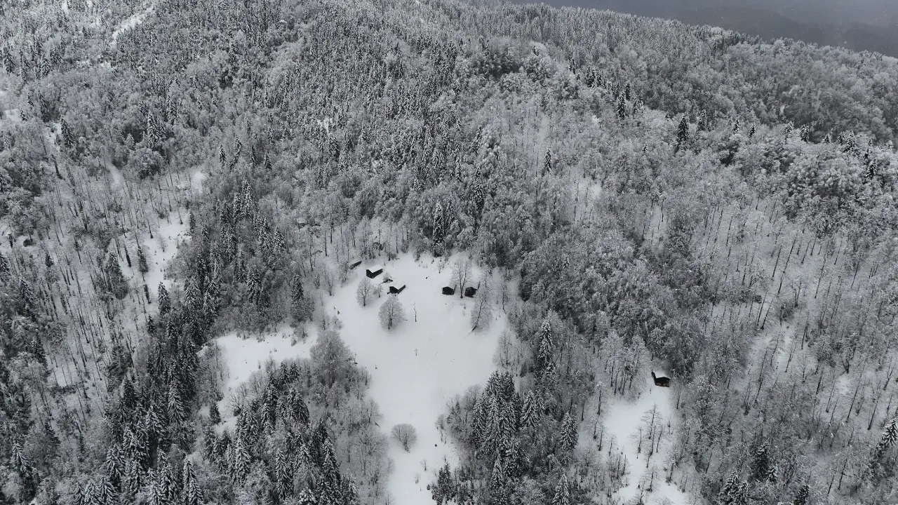 Ayder Yaylası'nda kar kalınlığı 20 santimetreye ulaştı