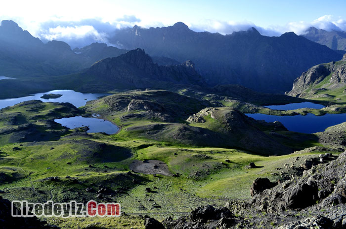 Yedigöller Göz Kamaştırıyor
Kaçkar Dağları ile Ovit Dağı arasında kalan Yedigöller doğal güzelliği ile göz kamaştırıyor.