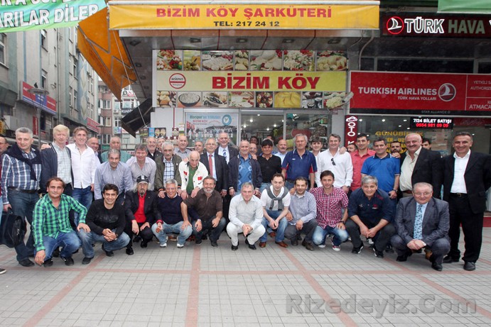 Hüseyin Hemşinlioğlu : Rize Sanat Enstitüsünün bahçesinde oynanan bu özel maçı izleyenler arasında Rizespor (Amatör) Kulüp Başkanı Muharrem Kürkçü da vardır. Gençlerle iddiasına maça tutuşurlar. Maçı kazanan takıma dönemin meşhur içeceği Fruko ısmarlanacaktır. Ben Gençler takımında yer alırım ve o maçta mükemmel bir futbol sergilerim . Maç sonrası hem Frukoyu hem de Muharrem Kürkçünün beğenisini kazandım. Daha sonra o zamanki renkleri sarı yeşil olan Rizespor Amatör Kulübüne dahil edilir, okul ile futbolu bir arada yürütürken 1968 yılında Rizespor Kulübünün profesyonel olması ile Çayelispor Amatör Kulübüne geçiş yaptım. 1971 yılında askerlik nedeniyle Ankara Jandarma Gücünde iki sezon futbol oynadım. Askerlik dönüşü Çayelispor ile Kütahyada yapılan Türkiye Amatör Futbol Şampiyonasında Türkiye üçüncülüğünü yaşadım. Maç sonrası Zonguldaksporlu yöneticiler tarafından Zonguldaka getirildim ve anlaşarak Rizeye döndüm. Ancak Rizede kaldığım süre zarfında Rizesporlu yöneticilerin ısrarı üzerine Rizespor ile anlaştım. Böylelikle on dokuz yıl sürecek uzun bir maratonun stardı verilmiş oldu.