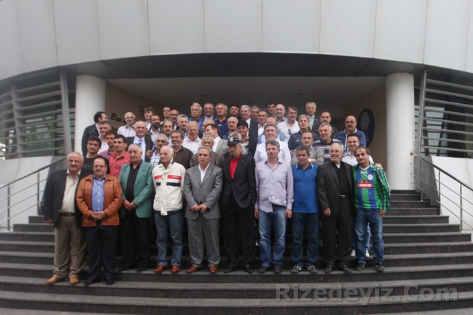 İsmail Çoşkun: 1984-85 sezonunda Rizespora Cesarettin Alptekin antrenör olarak geldi ve neredeyse tamamı Rizeli olan bir kadro oluşturdu. Hiç kimse bu takımın şampiyon olacağını beklemiyordu. O sene Rize Atatürk Stadı çim saha olacaktı. Başkan Fehmi Ekşioğlu, çim saha olursa maçları dışarıda oynamak zorunda kalırız o zamanda seyirciden yoksun kalırız diye bir yıl erteledi. Ve Rizespor o sene şampiyon olduk. 1985-86 sezonunda Rizespor'dan ayrılıp Hopaspor'a kiralık olarak gittim.