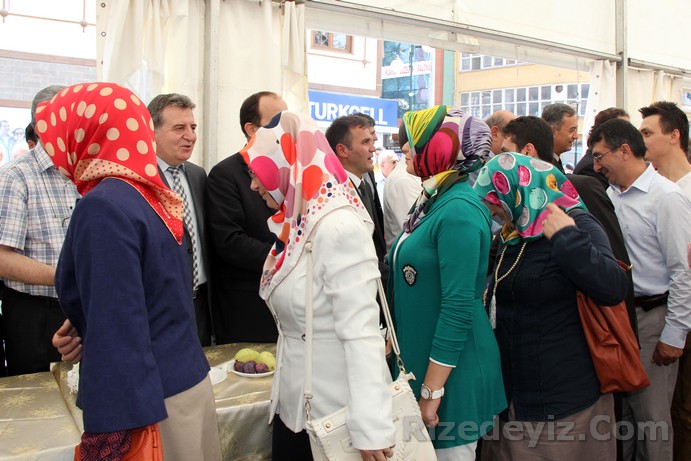 Ak Partili kadın yöneticilerde bayramlaşmaya katıldı.