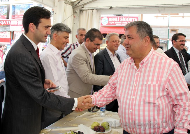 İyidere Belediye Başkanı Ahmet Mete'de bayramlaşma programına katılan isimler arasındaydı.