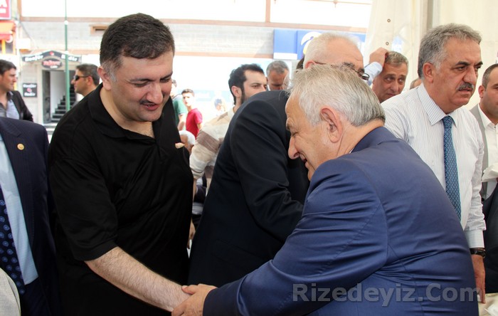 Kalkandere Belediye Başkanı Nihat Çolak bayramlaşmaya geç katılan isimler arasındaydı.